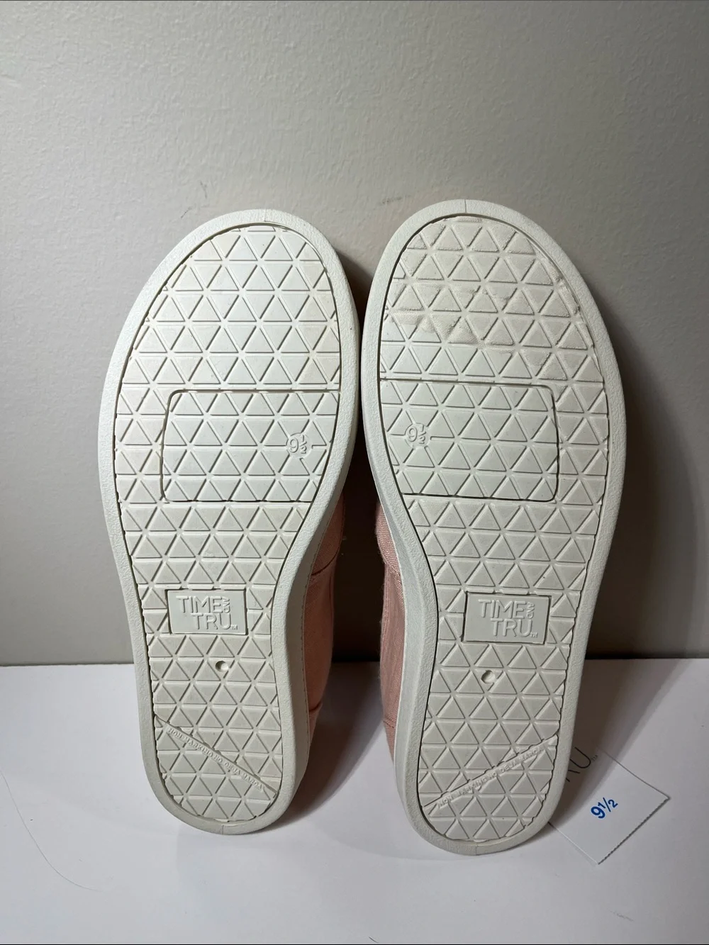 NWT Moc Toe Surf Shoe Light Pink Size 9.5
